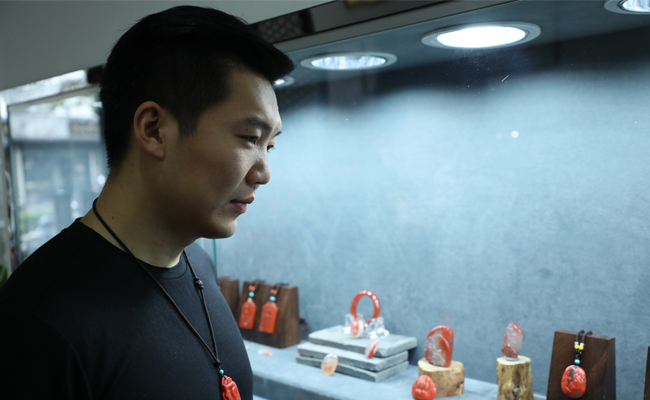 譚小龍