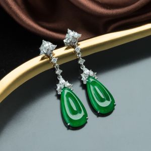 18K冰種陽(yáng)綠翡翠福貝耳墜