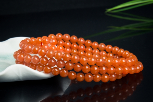 南紅瑪瑙手鏈有些什么寓意？南紅瑪瑙手鏈適合佩戴么!