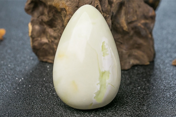 白蜜蠟是什么？天然白蜜蠟多少錢一克？