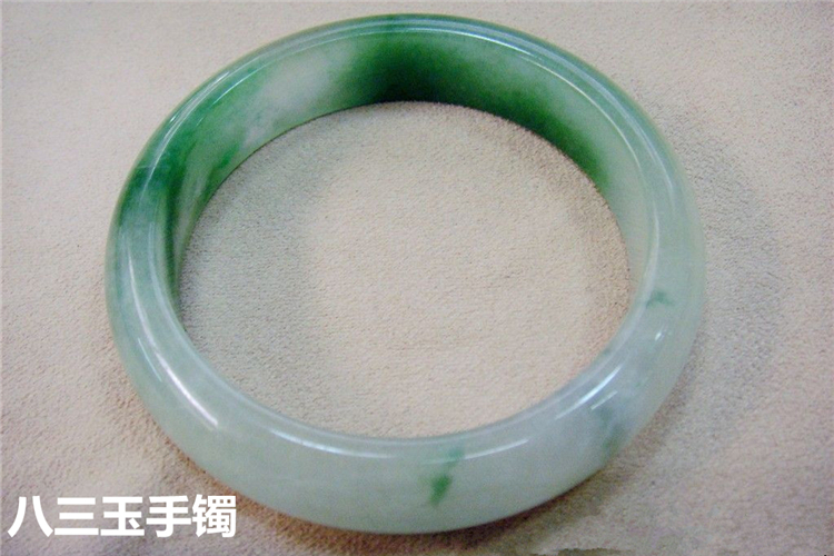 八三玉手鐲圖片，翡翠和八三玉一眼區(qū)別（2）