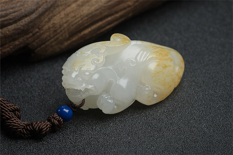 和田玉最簡單鑒別方法，燈光下的真假和田白玉（1）