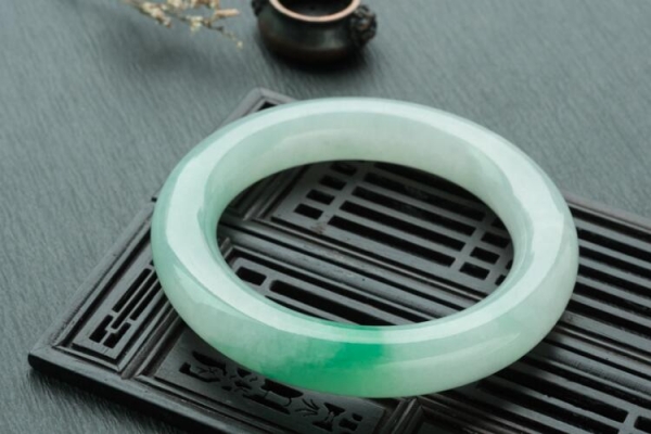 糯種翡翠手鐲a貨辨別，a貨翡翠鑒別最直接方法