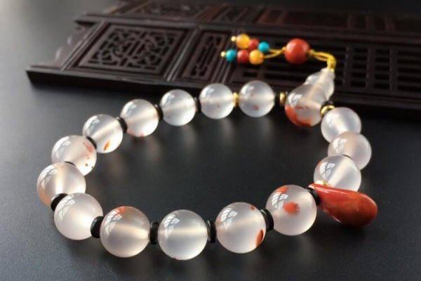 冰飄南紅究竟是何物？南紅冰飄精品圖片欣賞