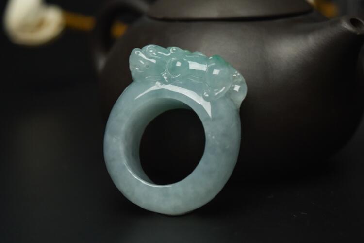 玉扳指價(jià)格是多少？不同的玉扳指價(jià)格差距大嗎？（5）