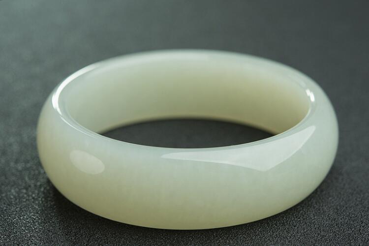青玉的種類(lèi)有哪些？那種和田青玉最受歡迎？（2）