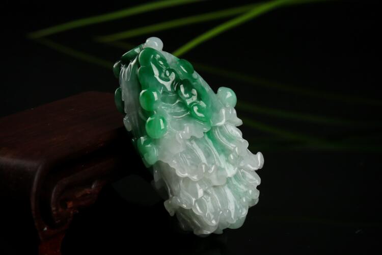 翡翠大白菜價格貴不貴？什么樣的翡翠白菜好？（7）