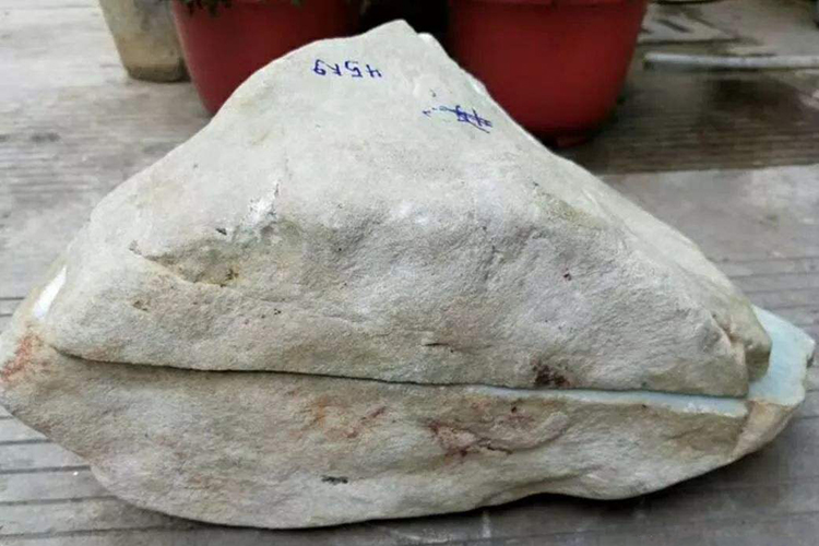 玉石毛料如何鑒別？怎樣根據(jù)皮殼看玉石毛料的品質(zhì)？（4）