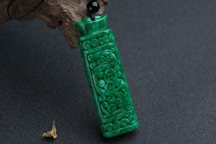 鐵龍生翡翠有價(jià)值嗎？滿(mǎn)綠的鐵龍生翡翠價(jià)值高嗎？（1）