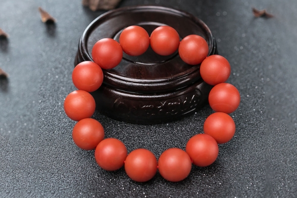 真南紅在強(qiáng)光下的圖片有什么特點(diǎn)？