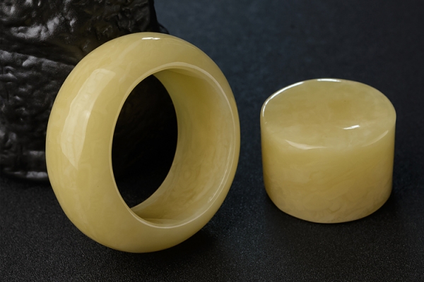 蜜蠟手鐲多錢一克？蜜蠟手鐲的價(jià)格是多少