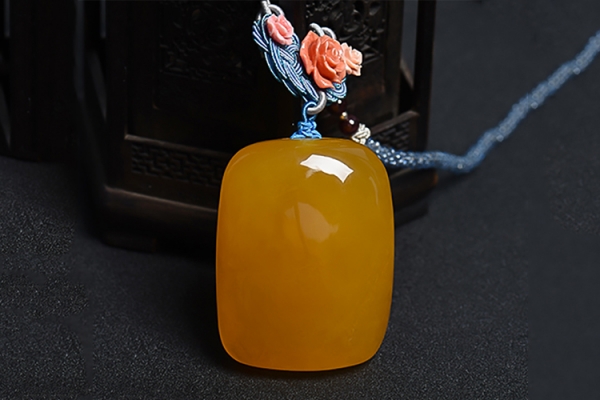 蜜蠟的價(jià)格是多少一克？千萬別被蜜蠟商家坑
