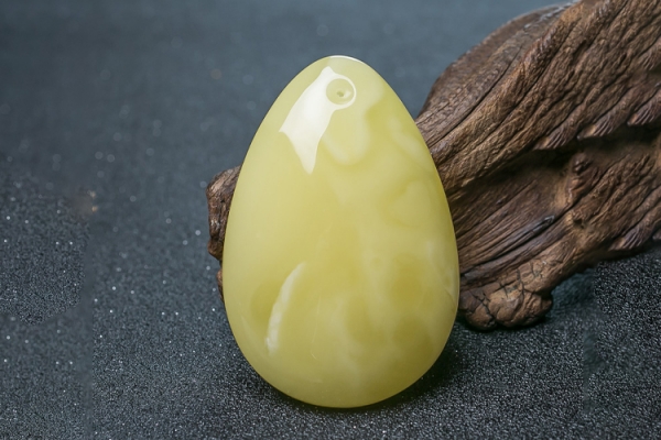 如何鑒定蜜蠟真假，網(wǎng)上流傳的鑒定蜜蠟的方法真的有效嗎？