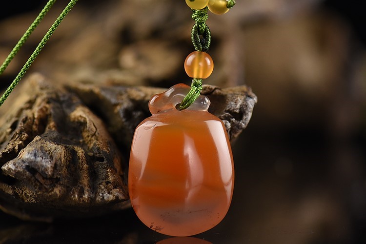南紅瑪瑙荔枝凍和冰飄料的區(qū)別是什么？二者誰的價格更高一些？（1）