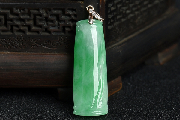 豆青在翡翠中屬于什么檔次？豆青翡翠值得購買嗎？