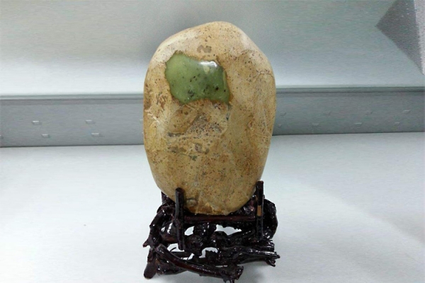 岫玉原石介紹？岫玉原石的價(jià)格是多少？