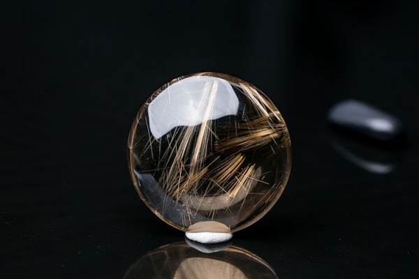 水晶的價(jià)格貴不貴，水晶飾品多少錢能買到？