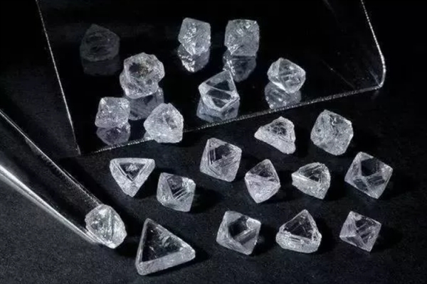 天然金剛石原石圖片，金剛石原石介紹