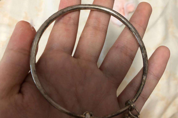 銀飾變黑怎么清洗？這些方法讓你的銀飾重?zé)ü饷ⅲ?）