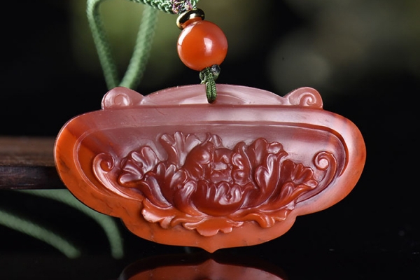 九口料南紅特點(diǎn)是什么？九口料南紅值得購(gòu)買嗎？