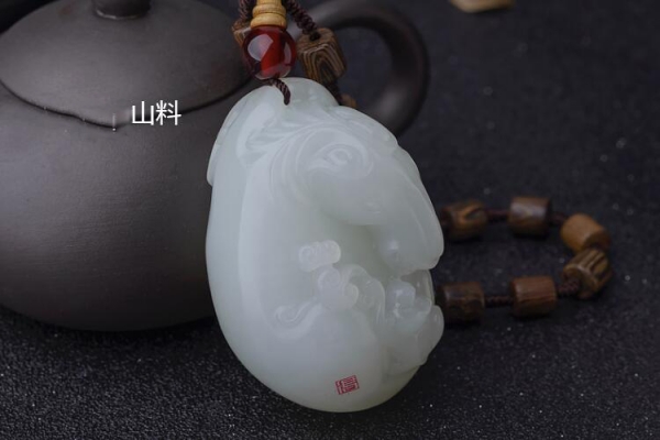 山料和籽料的區(qū)別圖鑒，和田籽料和山料的區(qū)別大嗎？