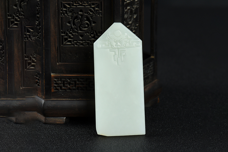和田玉牌價(jià)格是多少？為什么市場(chǎng)中的和田玉牌價(jià)格會(huì)相差那么多？（7）