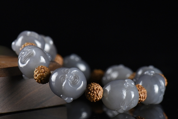 煙青玉有價(jià)值嗎？煙青玉和青花玉是同一種嗎？