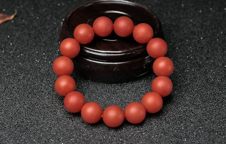 南紅瑪瑙中精品南紅有多少！精品南紅的價(jià)格怎么樣？-玉雕名家