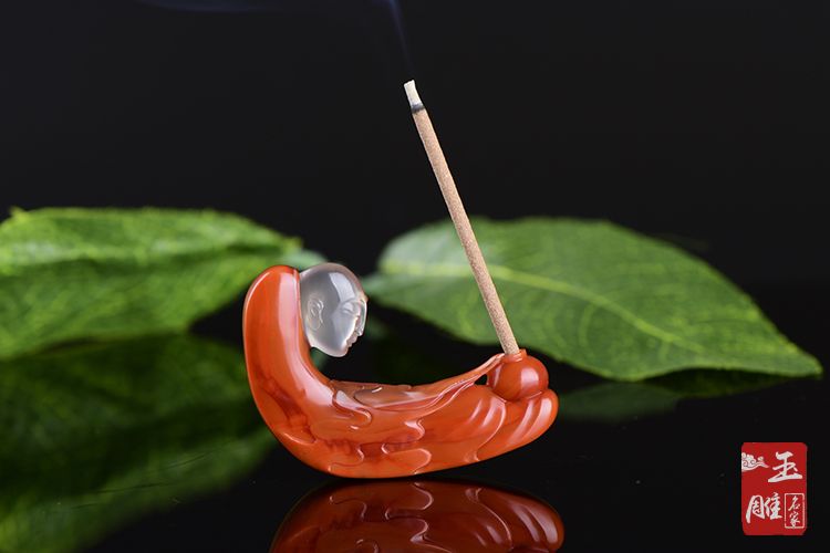 南紅香插的獨(dú)特美感-玉雕名家
